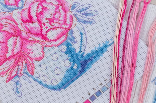 Kolorowy ręcznie haftowany wzór
